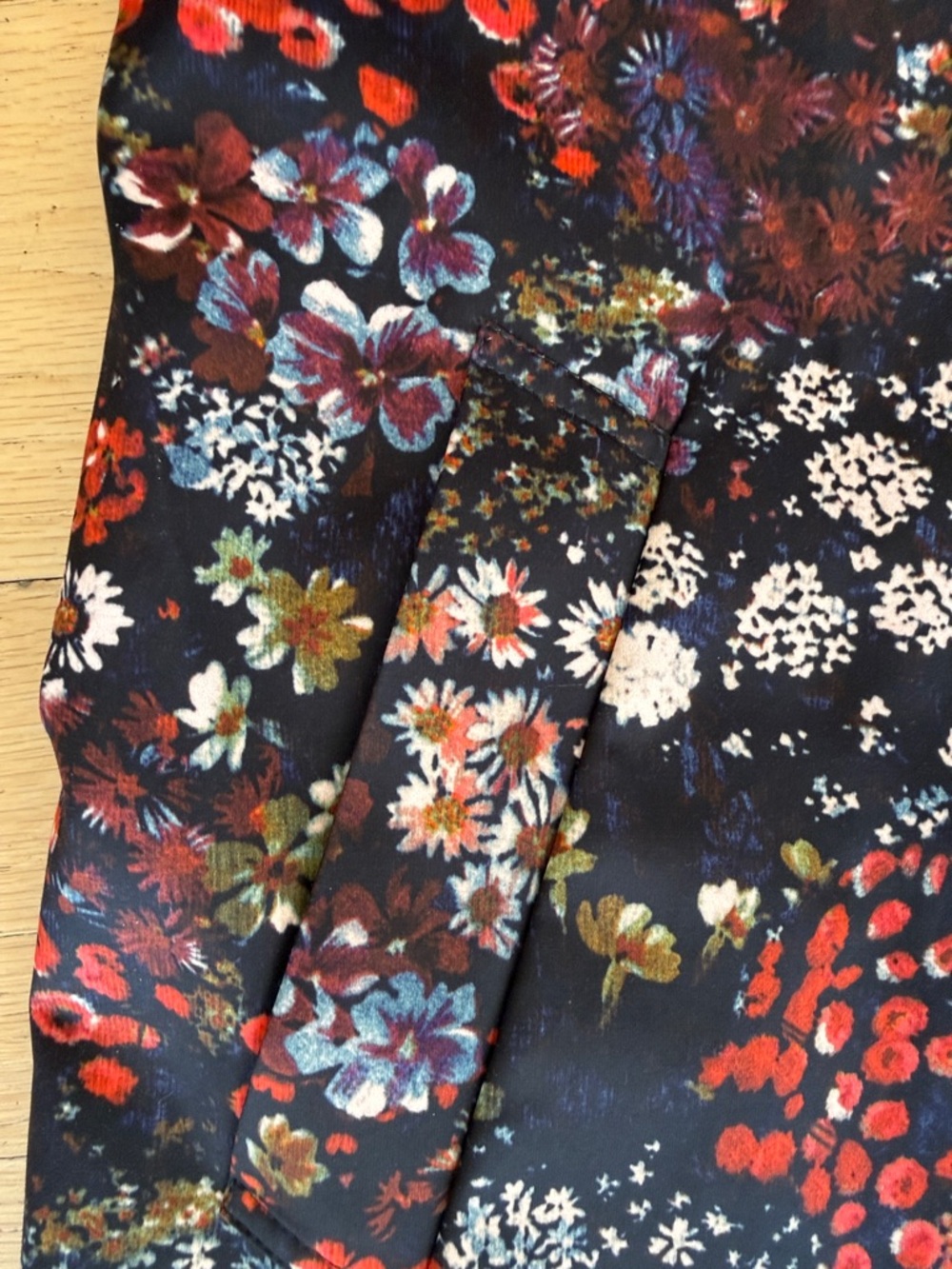Dries Van Noten Navy Floral Print coat. Slit pockets/open front. - Picture 7 of 10